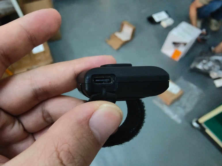 R16 IOS Version Wireless Bluetooth PTT Walkie Talkie Button for IOS Syetem Low Energy Work with Zello PTT Application